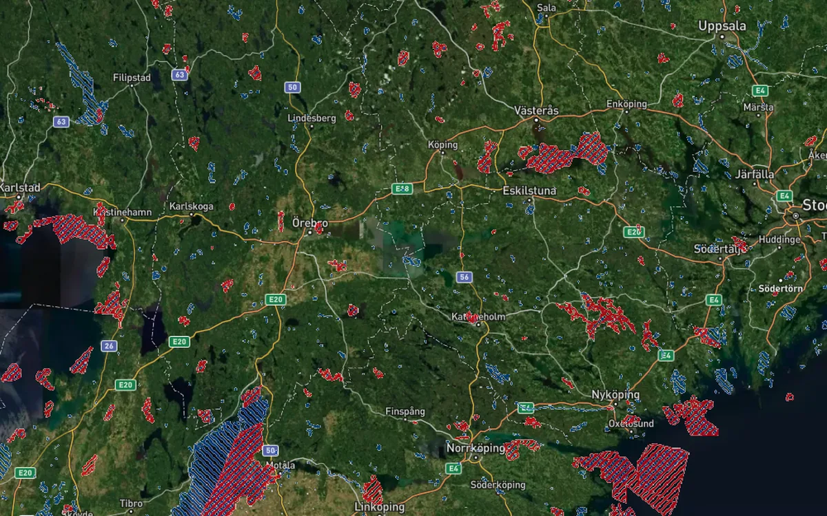 Map of central Sweden with Natura 2000 protected sites outlined in red and blue